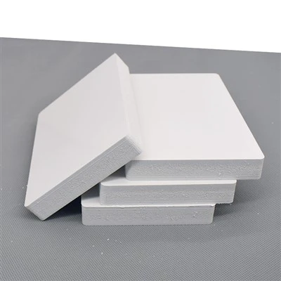 Coffrage en plastique pour coffrages à béton péri
